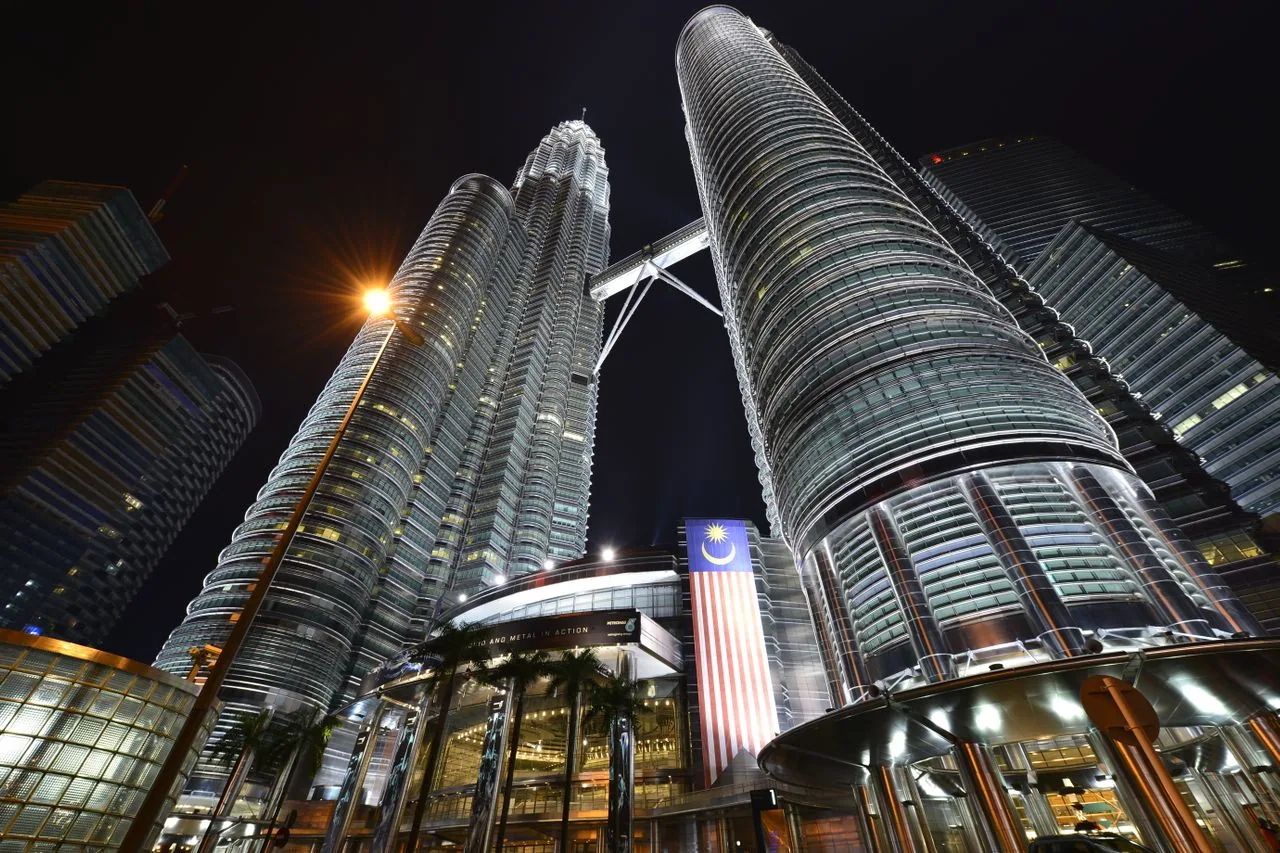 Kuala Lumpur skyline with the Petronas Towers, complete food allergy travel guide for Kuala Lumpur