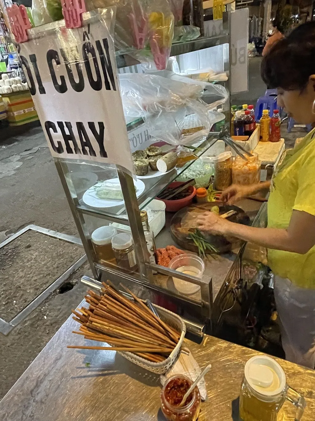 Vietnamese goi cuon fresh spring rolls, rice-paper rolls whose filling, sauce, and preparation need checking
